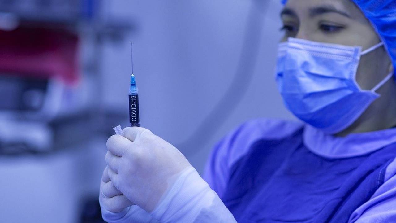 Больше 4 млн казахстанцев получили оба компонента вакцины от КВИ