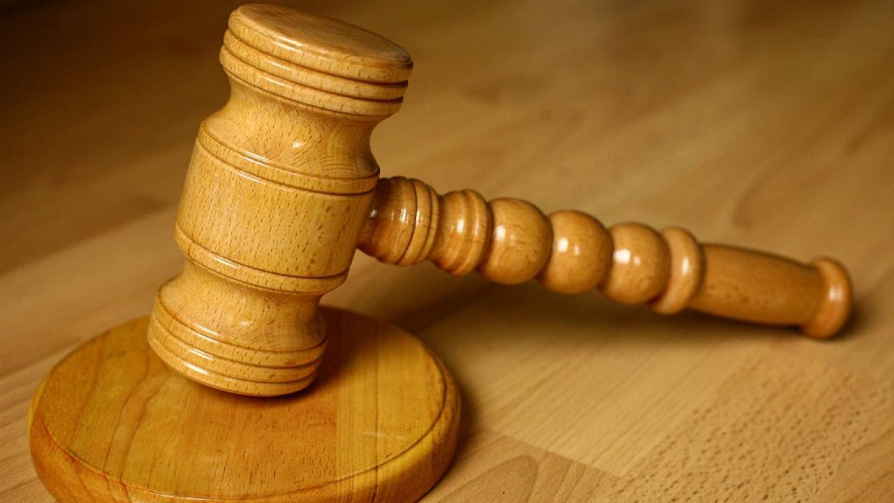 Карагандинского судью приговорили к 9 годам тюрьмы за взяточничество