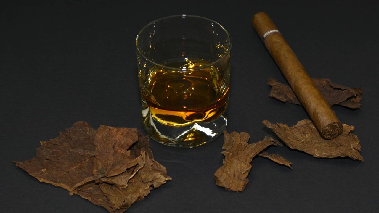 Минфин РК намерен вывести из тени нелегальный оборот табака и алкоголя