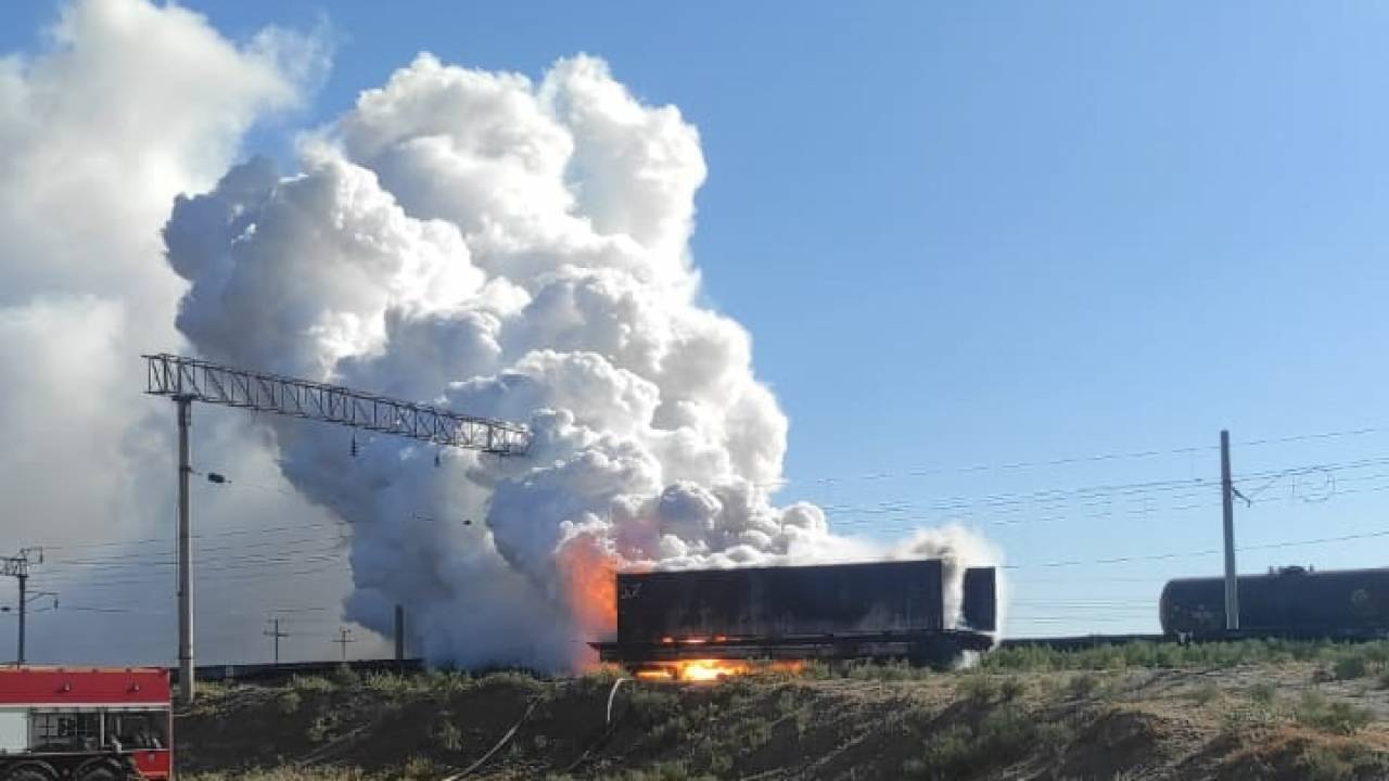 Начато расследование по факту возгорания железнодорожного вагона в Арыси