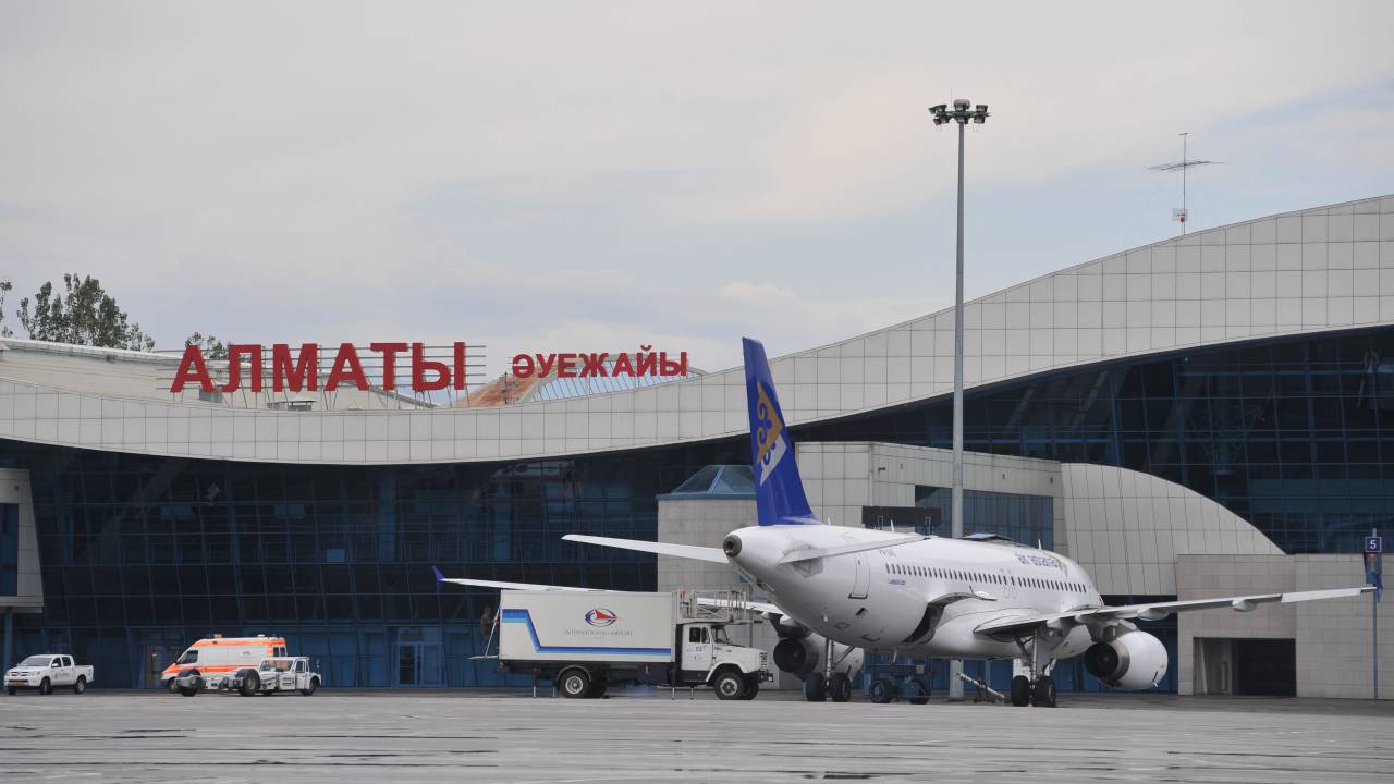 Туристов с фальшивыми ПЦР-справками задержали в аэропорту Алматы