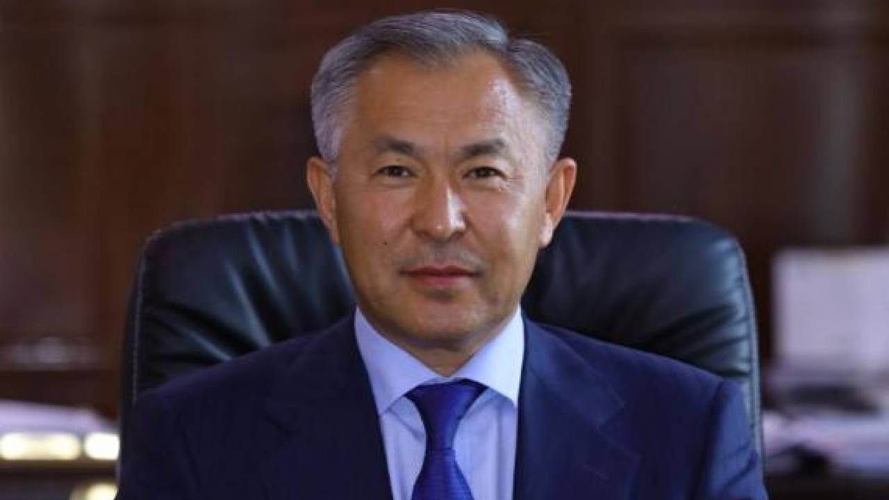Выговор президента: Сапарбаев уволил Досаева