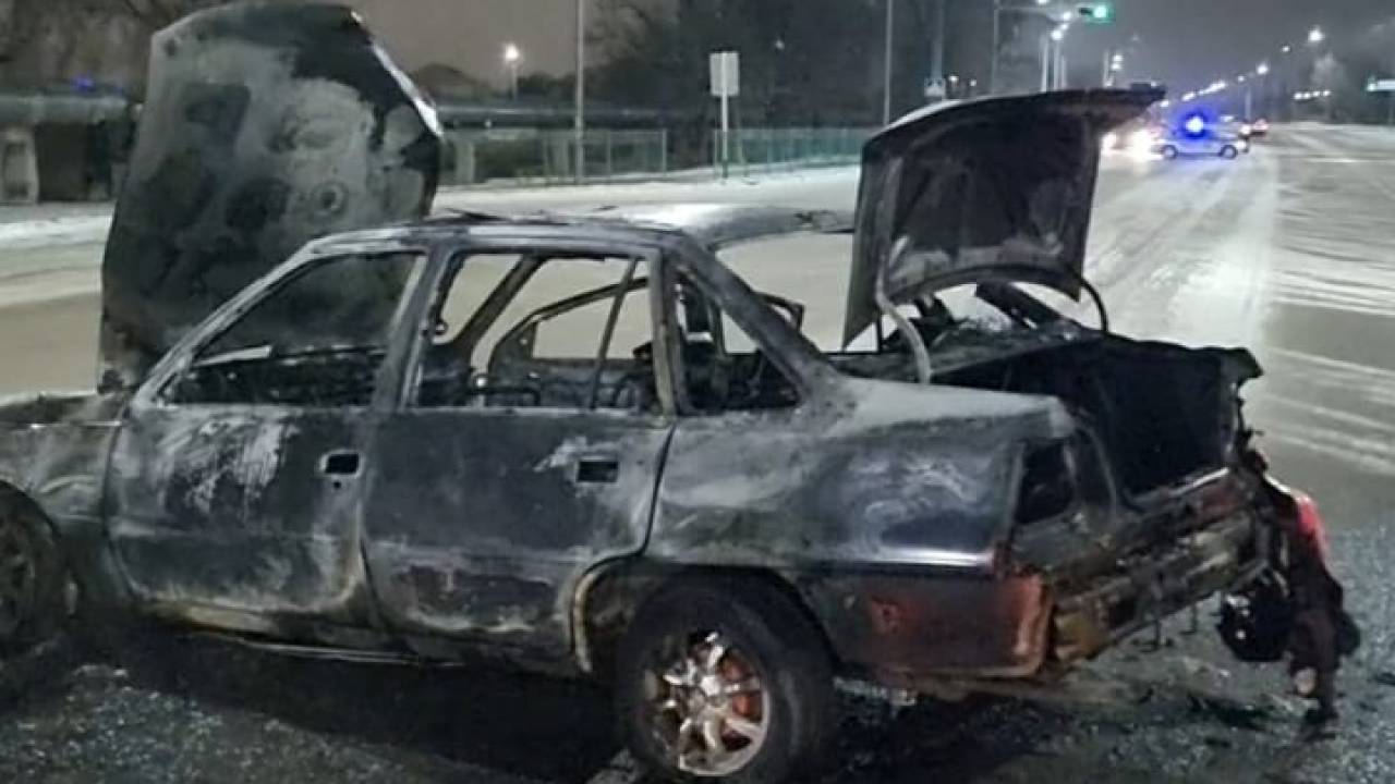 Автомобиль загорелся после ДТП в Актюбинской области