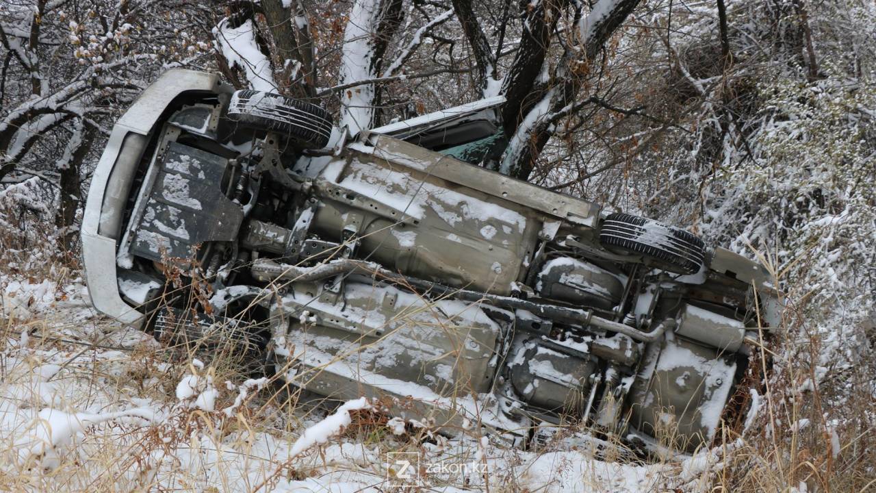 Forester на летней резине упал в ущелье