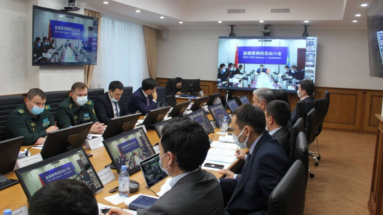 Казахстан договорился с Китаем о восстановлении работы пропускных пунктов на границе
