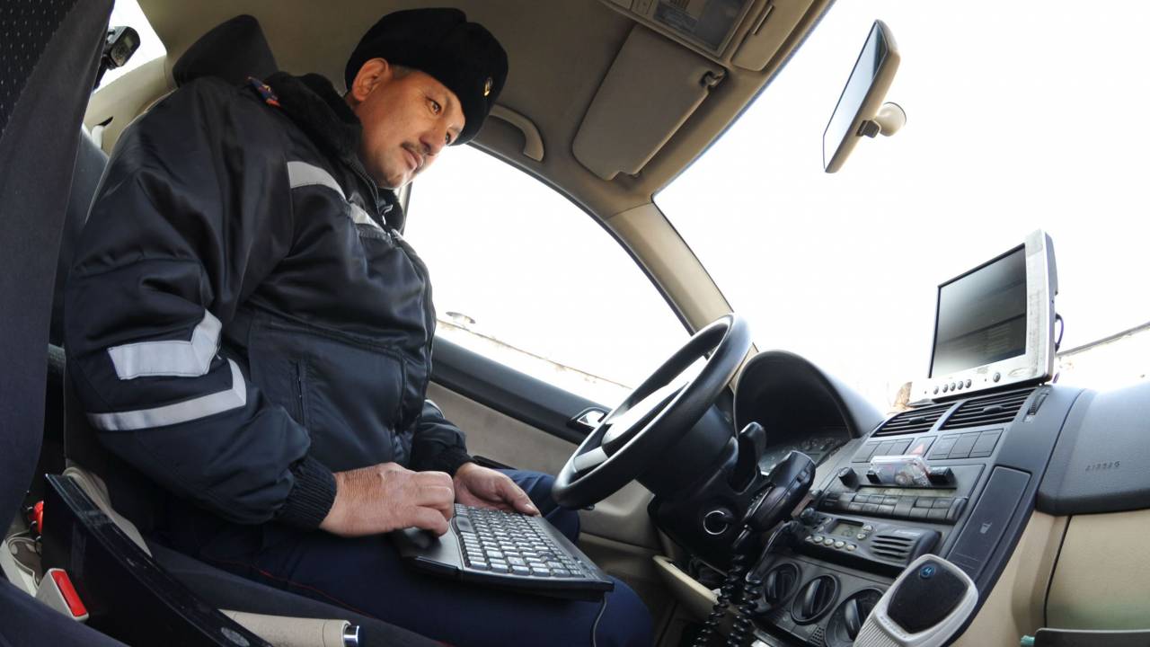 На сколько поднимут зарплату полицейским Казахстана