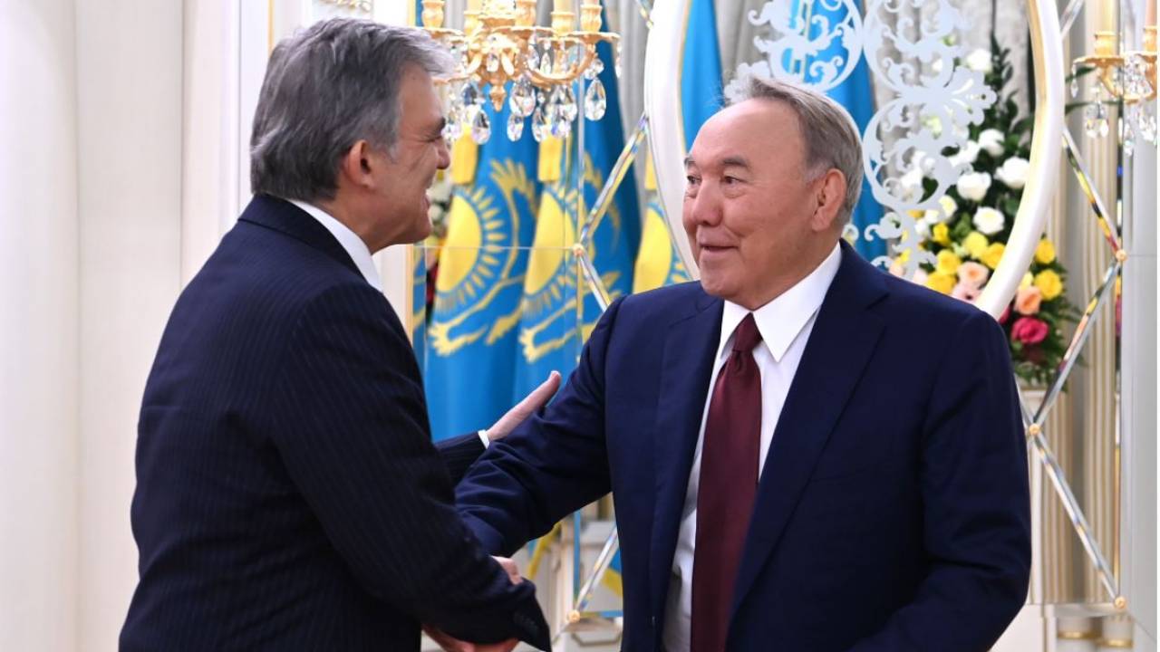 Назарбаев поблагодарил экс-президента Турции за активное участие в работе "Астана клуба"