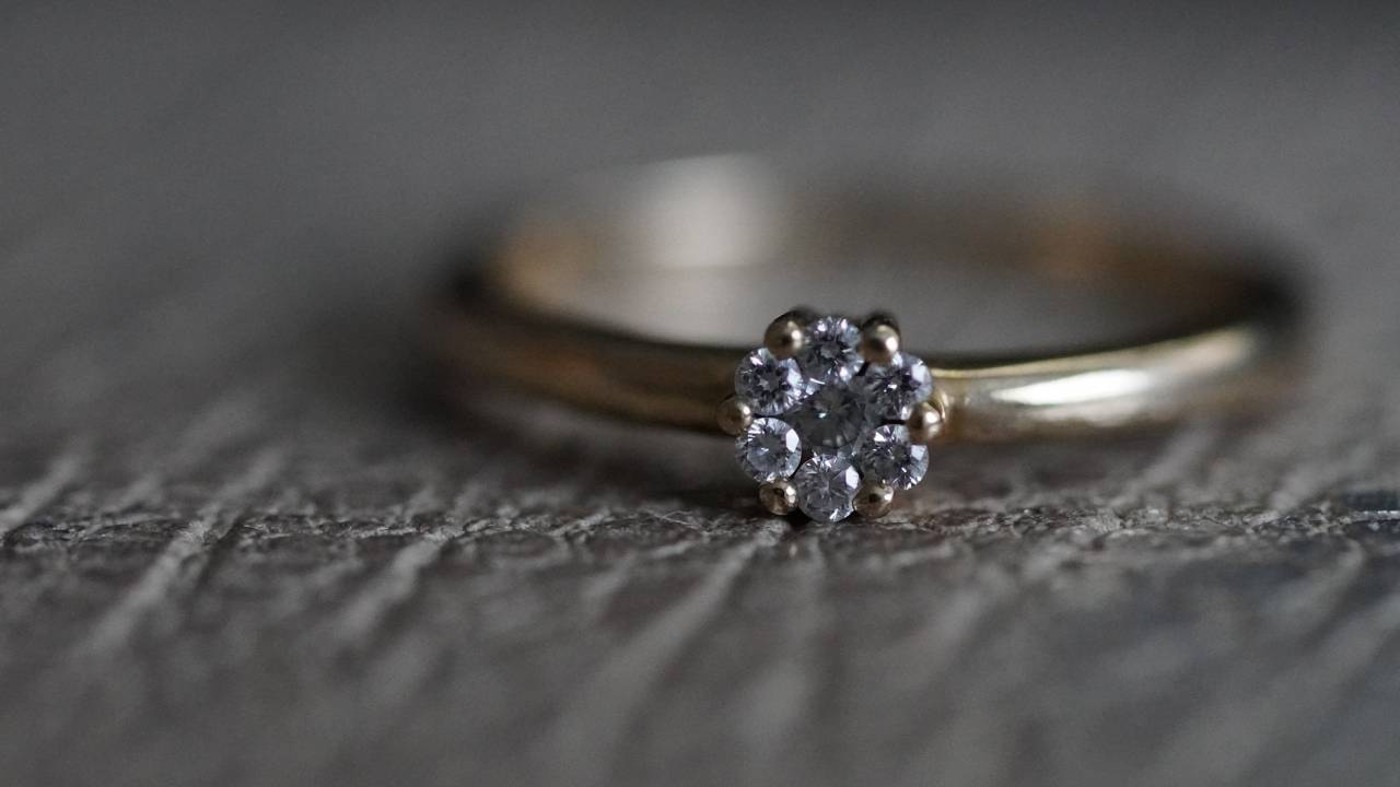 Постоянная клиентка украла кольцо из ювелирного магазина в Нур-Султане