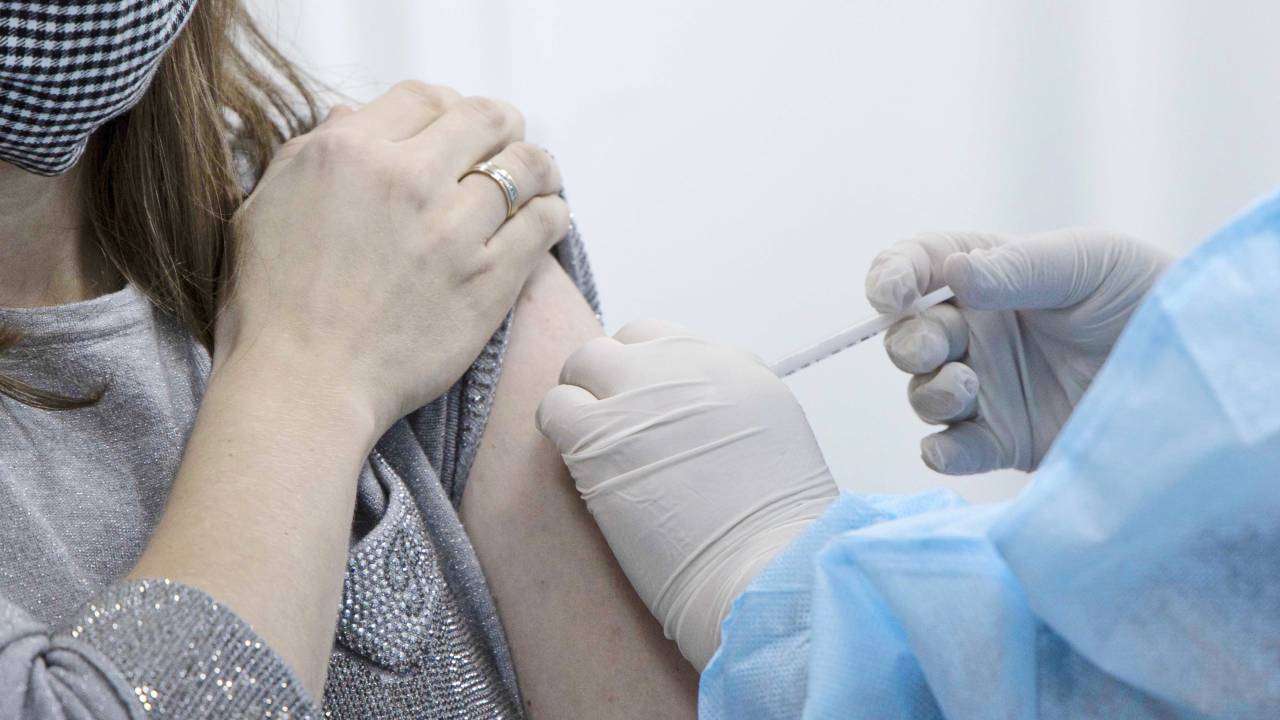 Сколько астанчан получили вакцину Pfizer за сутки