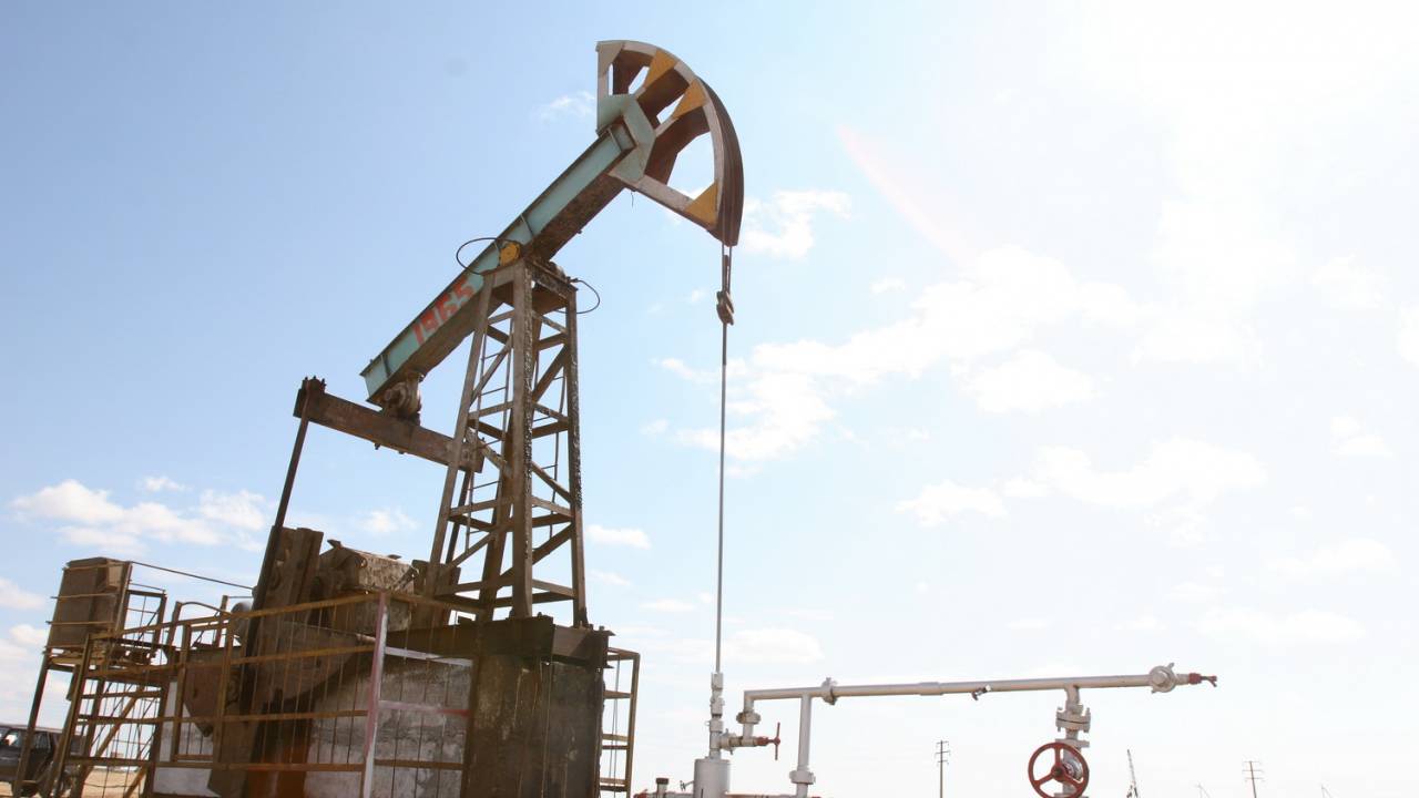 Сколько тонн нефти экспортировано Казахстаном на мировые рынки за 20 лет