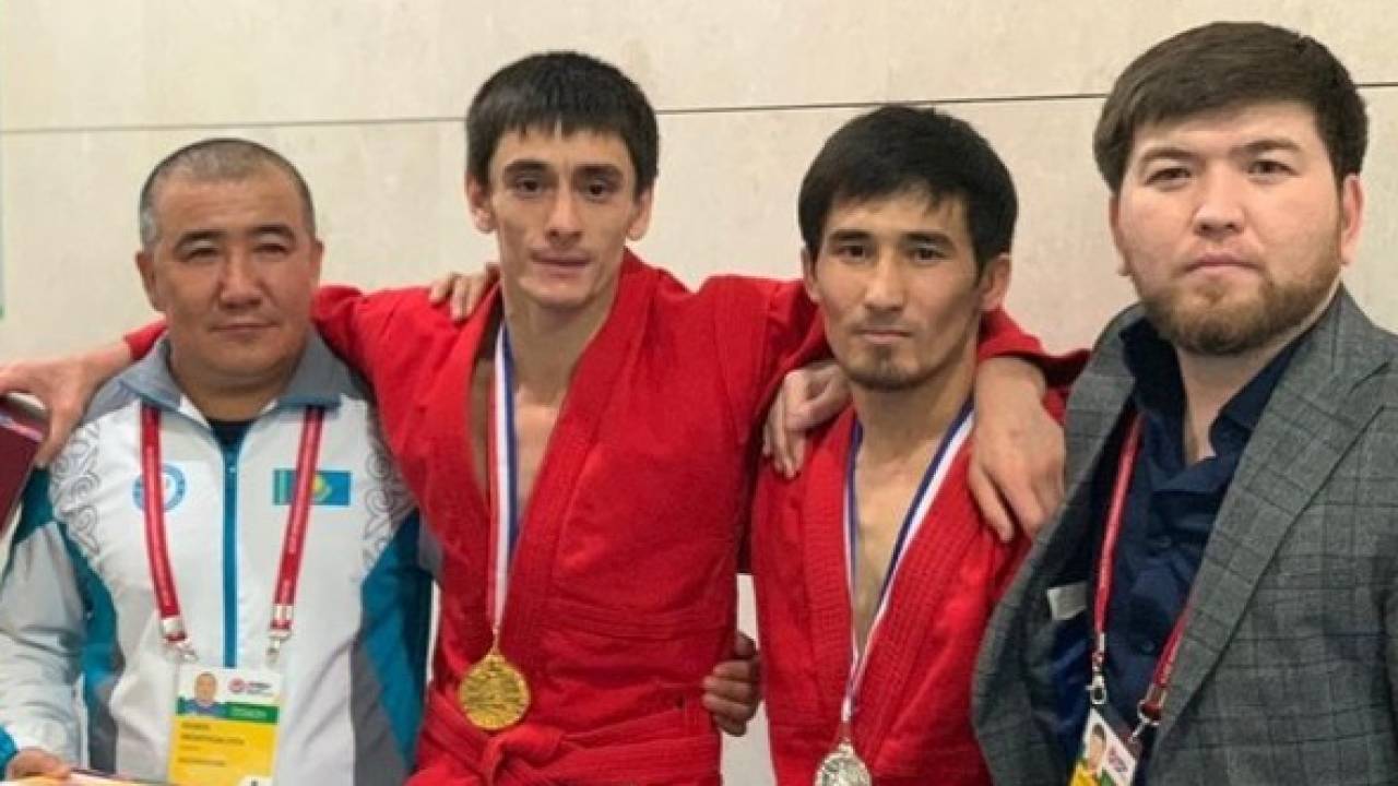 У казахстанских самбистов два "золота" в первый день мирового первенства