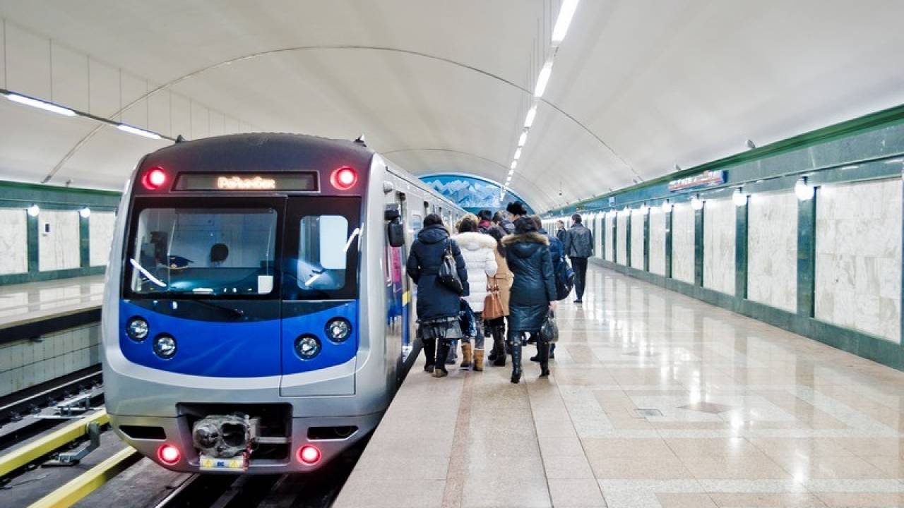 В алматинском метро сократили интервал движения поездов