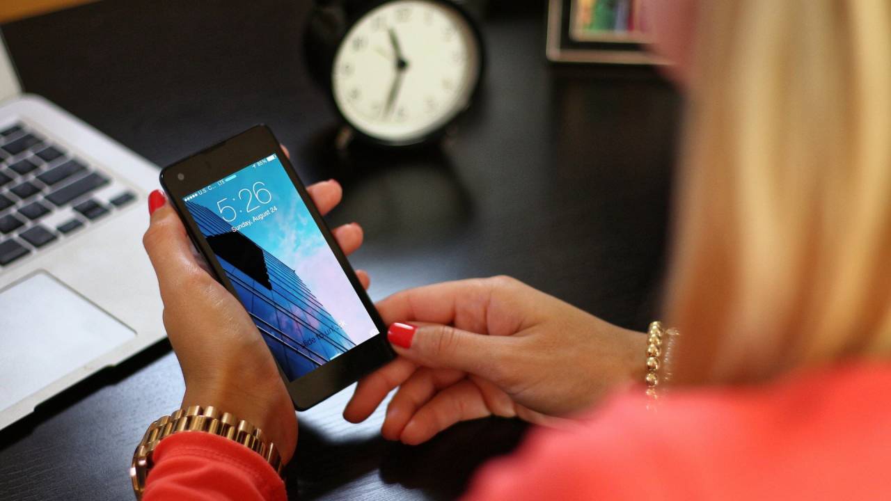 В Казахстане утвердили правила по налоговым платежам через мобильное приложение