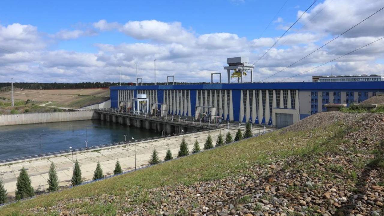Вероятную продажу гидростанции ВКО иностранным инвесторам прокомментировал глава области
