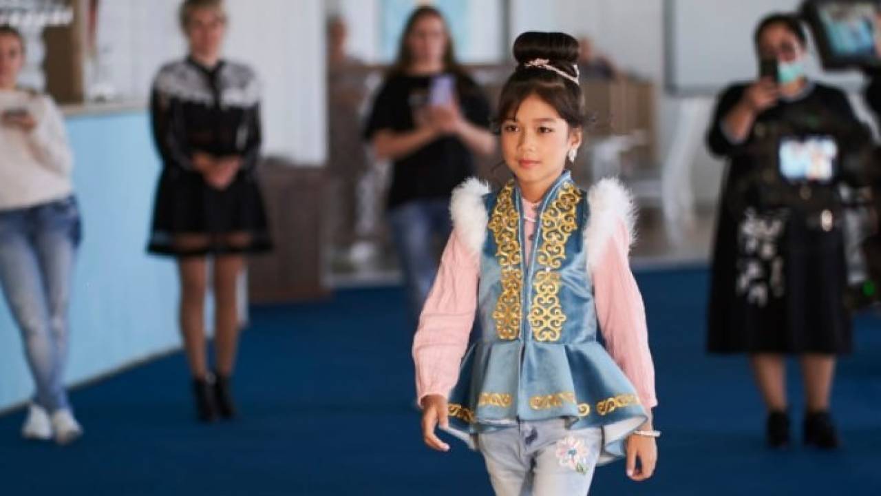 Восьмилетняя казахстанка признана "Супермоделью мира-2021"